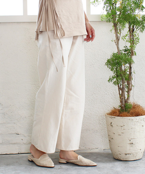 MODE ROBE(モードローブ)の「ルーズストレートパンツ(その他パンツ・レディース・ベージュ/アイボリー/カーキ・FREE)」の14枚目の写真