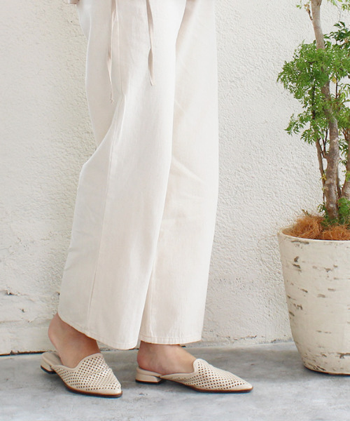 MODE ROBE(モードローブ)の「ルーズストレートパンツ(その他パンツ・レディース・ベージュ/アイボリー/カーキ・FREE)」の6枚目の写真