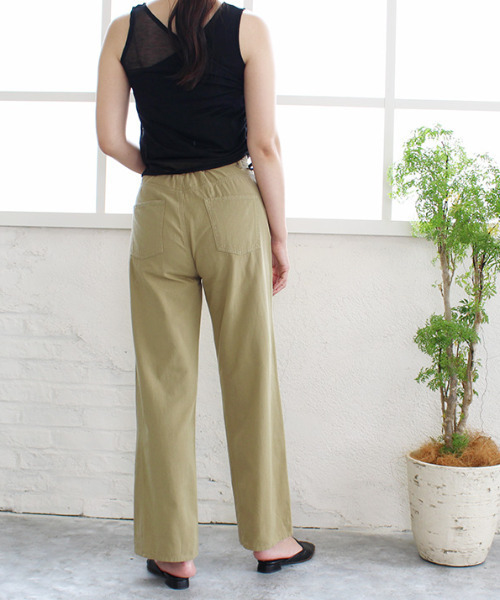 MODE ROBE(モードローブ)の「ルーズストレートパンツ(その他パンツ・レディース・ベージュ/アイボリー/カーキ・FREE)」の21枚目の写真