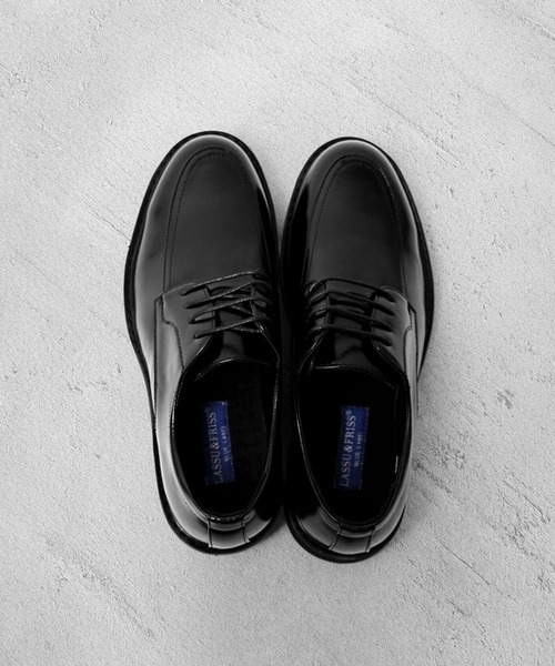 LASSU&FRISS（ラスアンドフリス）の「LASSU&FRISS 幅広４E外羽根Uチップ（ドレスシューズ・メンズ・ブラック・41/39/45/40/50/42/48/46/43/47/44）」の3枚目の写真