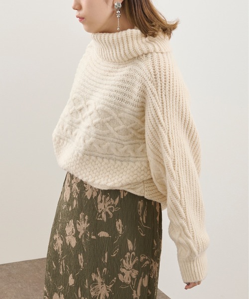 Ambre Neige(アンブルネージュ)の「ドルマンケーブルニット/【WEB/EC限定商品】(ニット/セーター・レディース・オフホワイト/モカ・FREE)」の12枚目の写真