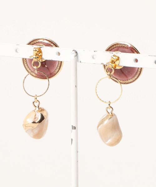 tone(トーン)の「【よひらのはな】お花のサークルシェルピアス(ピアス(両耳用)・レディース・ブラック/レッド・FREE)」の3枚目の写真