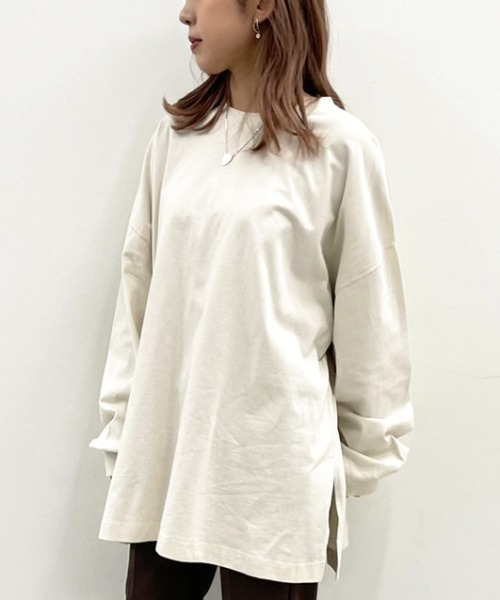 apres jour mignon（アプレジュールミニョン）の「サイドスリットロンT【ZOZOTOWN限定アイテム】（Tシャツ/カットソー・レディース・オフホワイト/アイボリー/グレイッシュベージュ/ブラック・X-LARGE/フリー）」の3枚目の写真