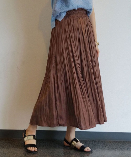 NICOLE white(ニコルホワイト)の「ヴィンテージサテン消しプリーツロングスカート(スカート・レディース・マスタード/ライトグレー/ブルー/ピンク/ブラウン・FREE)」の2枚目の写真