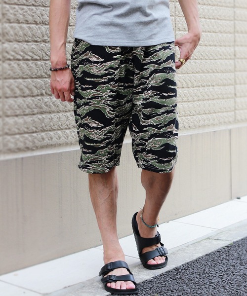 WESTSEA(ウエストシー)の「WEB限定 総柄 無地 スウェット ハーフパンツ(膝下)(スウェットパンツ・メンズ・ホワイト×ブルー/グレー系その他/ブラック系その他/杢グレー/グリーン系カモフラージュ/ブラック/ブラック系その他3/ネイビー/ブラック系その他5/ブラック系その他4/ブラック系その他2/ブラック系その他6/ブルー系その他・M/XL/S/L)」の1枚目の写真