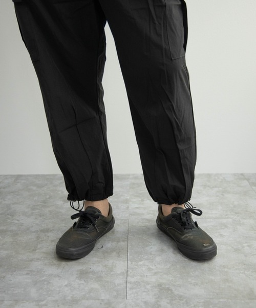 SKKONE(スコーネ)の「ナイロンストレッチ ワイドカーゴパンツ(カーゴパンツ・メンズ・ブラック/オリーブ・LL/M/L)」の11枚目の写真