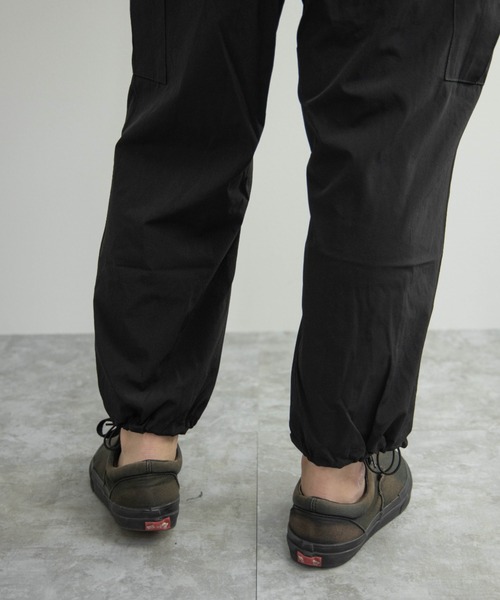 SKKONE(スコーネ)の「ナイロンストレッチ ワイドカーゴパンツ(カーゴパンツ・メンズ・ブラック/オリーブ・LL/M/L)」の4枚目の写真