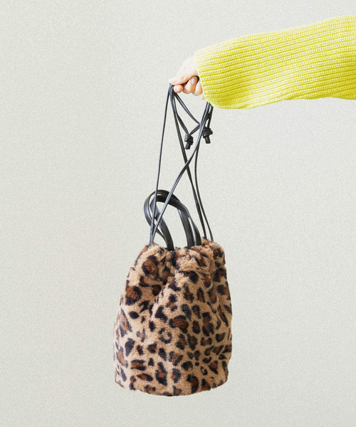 URBAN RESEARCH Sonny Label（アーバンリサーチサニーレーベル）の「リバーシブルボア巾着バッグ（ハンドバッグ・レディース・グレー/オフホワイト/アニマル・ONE）」の3枚目の写真