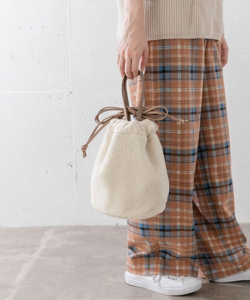 URBAN RESEARCH Sonny Label（アーバンリサーチサニーレーベル）の「リバーシブルボア巾着バッグ（ハンドバッグ・レディース・グレー/オフホワイト/アニマル・ONE）」の2枚目の写真