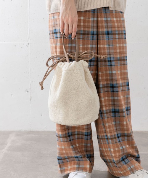 URBAN RESEARCH Sonny Label（アーバンリサーチサニーレーベル）の「リバーシブルボア巾着バッグ（ハンドバッグ・レディース・グレー/オフホワイト/アニマル・ONE）」の5枚目の写真