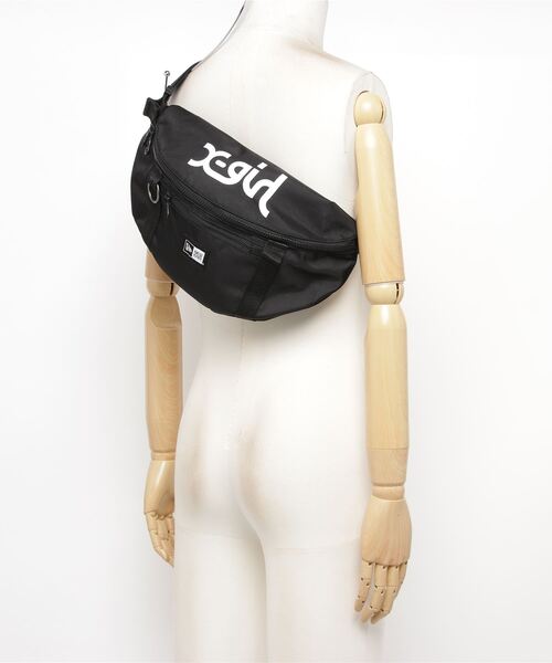 NEW ERA(ニューエラ)の「NEW ERA/ニューエラ ウエストバッグ 2L X-girl ミルズロゴ 12860525(ボディバッグ/ウエストポーチ・メンズ・ブラック×ブラック・FREE)」の12枚目の写真