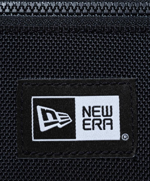 NEW ERA(ニューエラ)の「NEW ERA/ニューエラ ウエストバッグ 2L X-girl ミルズロゴ 12860525(ボディバッグ/ウエストポーチ・メンズ・ブラック×ブラック・FREE)」の6枚目の写真