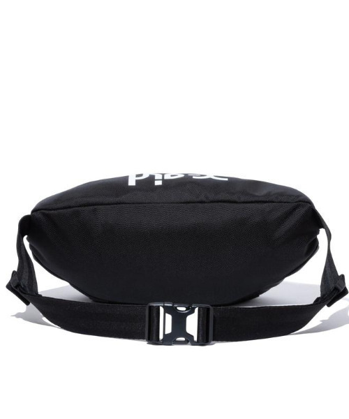 NEW ERA(ニューエラ)の「NEW ERA/ニューエラ ウエストバッグ 2L X-girl ミルズロゴ 12860525(ボディバッグ/ウエストポーチ・メンズ・ブラック×ブラック・FREE)」の3枚目の写真