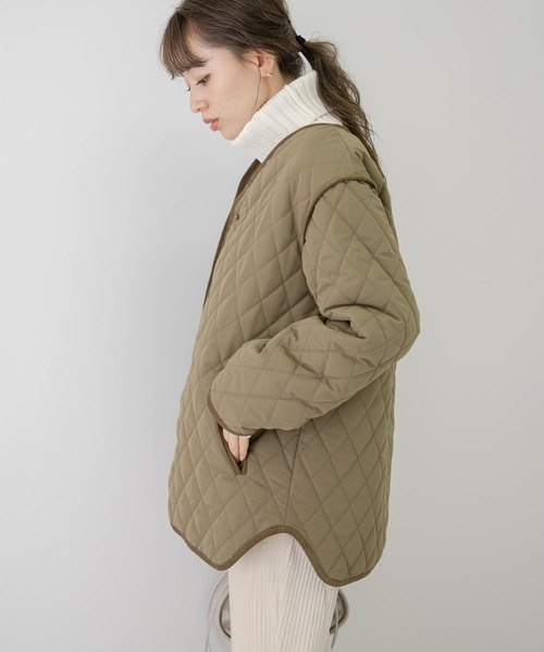 URBAN RESEARCH Sonny Label(アーバンリサーチサニーレーベル)の「ULTRA THERMOライナー付きミドルキルティングコート(ノーカラージャケット・レディース・カーキ/ベージュ/ブラック・FREE)」の18枚目の写真