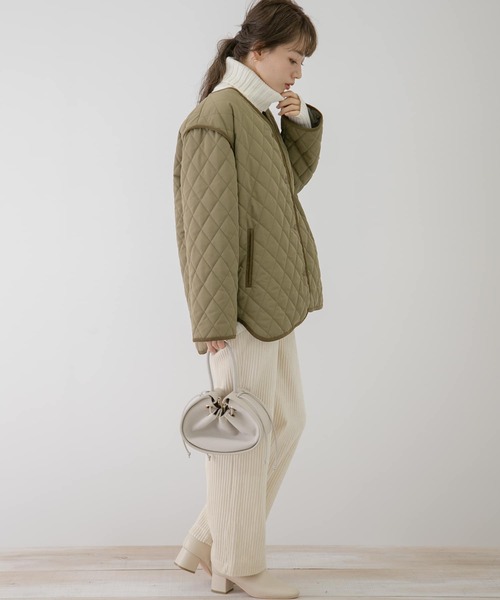 URBAN RESEARCH Sonny Label(アーバンリサーチサニーレーベル)の「ULTRA THERMOライナー付きミドルキルティングコート(ノーカラージャケット・レディース・カーキ/ベージュ/ブラック・FREE)」の21枚目の写真