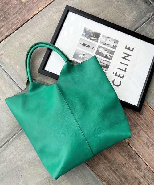 moment+（モーメントプラス）の「フェイクレザー Vカットセンターピンタックトート（トートバッグ・レディース・ブラック/ベージュ/グリーン/アイボリー/キャメル・FREE）」の5枚目の写真