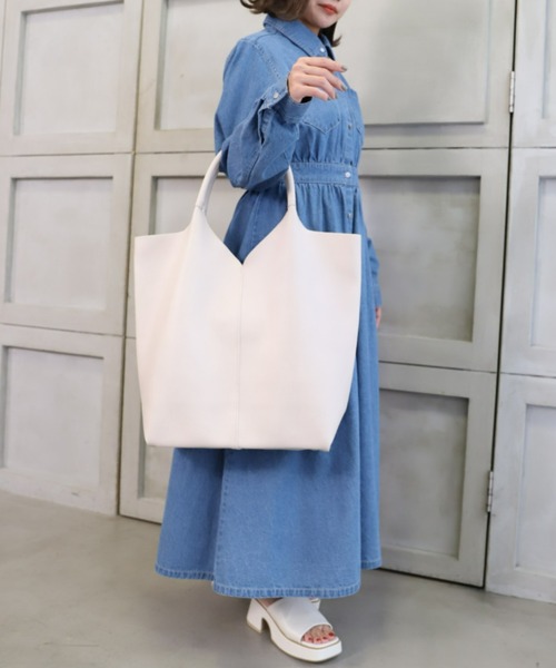 moment+（モーメントプラス）の「フェイクレザー Vカットセンターピンタックトート（トートバッグ・レディース・ブラック/ベージュ/グリーン/アイボリー/キャメル・FREE）」の16枚目の写真