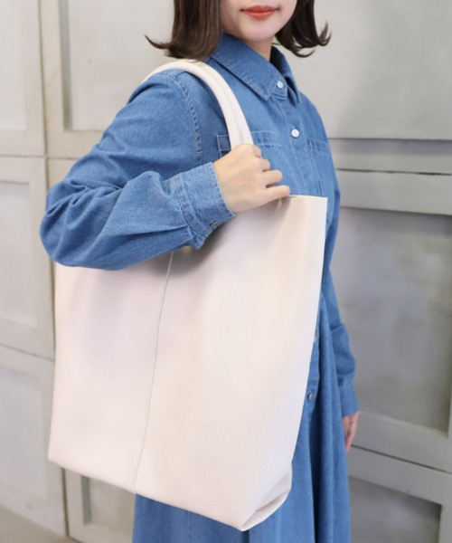 moment+（モーメントプラス）の「フェイクレザー Vカットセンターピンタックトート（トートバッグ・レディース・ブラック/ベージュ/グリーン/アイボリー/キャメル・FREE）」の14枚目の写真