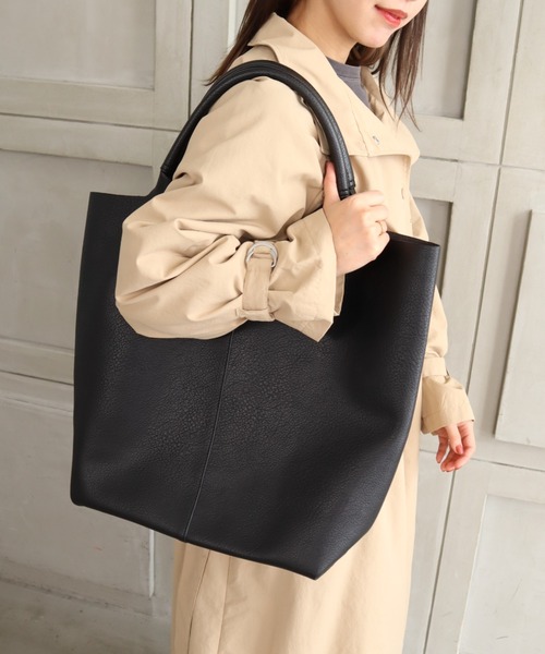 moment+（モーメントプラス）の「フェイクレザー Vカットセンターピンタックトート（トートバッグ・レディース・ブラック/ベージュ/グリーン/アイボリー/キャメル・FREE）」の21枚目の写真