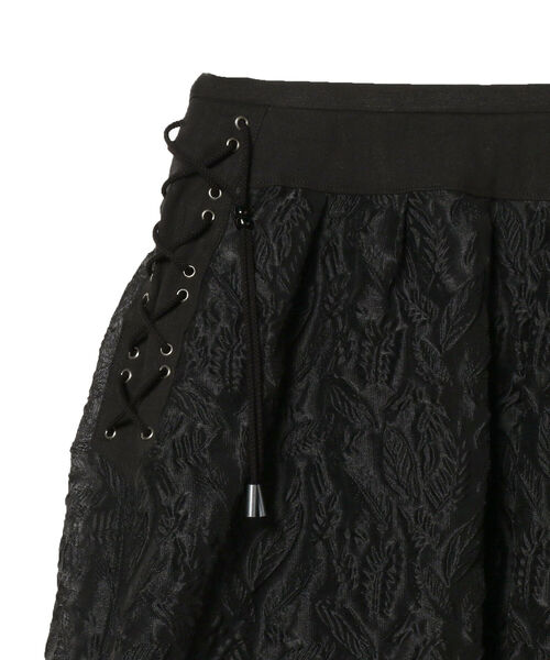 LOKITHO（ロキト）の「LOKITHO / ボタニカル エンボス スカート（スカート・レディース・ブラック・ONE SIZE）」の3枚目の写真
