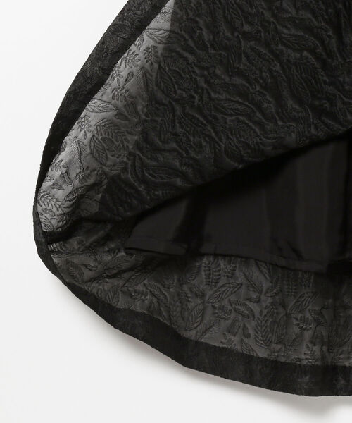 LOKITHO（ロキト）の「LOKITHO / ボタニカル エンボス スカート（スカート・レディース・ブラック・ONE SIZE）」の5枚目の写真