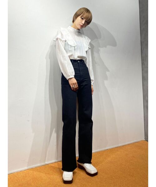 EMODA（エモダ）の「センタープレスフレアジーンズ（デニムパンツ・レディース・ホワイト/ブラック/その他・SMALL/MEDIUM/X-SMALL）」の17枚目の写真