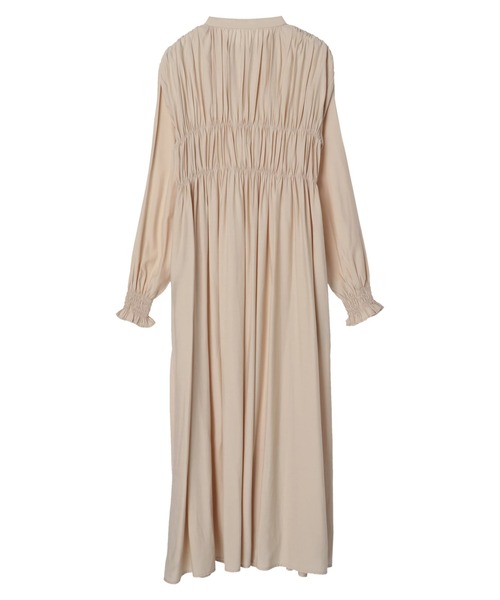 earth music&ecology（アースミュージックアンドエコロジー）の「シャーリングギャザーワンピース（無地）*（ワンピース・レディース・ベージュ・FREE）」の15枚目の写真