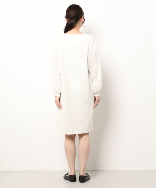 Thevon(ゼボン)の「袖チュールパイピングワンピース(チュニック・レディース・ブラック/アイボリー/グレイッシュベージュ・FREE)」の5枚目の写真