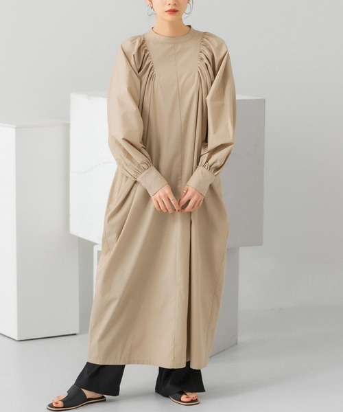 KBF（ケイビーエフ）の「ギャザーボリュームワンピース（ワンピース・レディース・オフホワイト/ベージュ/ブラック・ONE）」の3枚目の写真