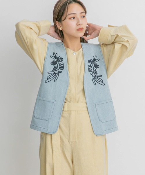 KBF（ケイビーエフ）の「刺繍デニムコンパクトベスト（ベスト・レディース・ブルー/ライトブルー・ONE）」の9枚目の写真