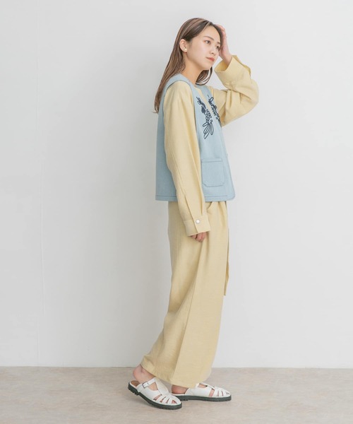 KBF（ケイビーエフ）の「刺繍デニムコンパクトベスト（ベスト・レディース・ブルー/ライトブルー・ONE）」の13枚目の写真