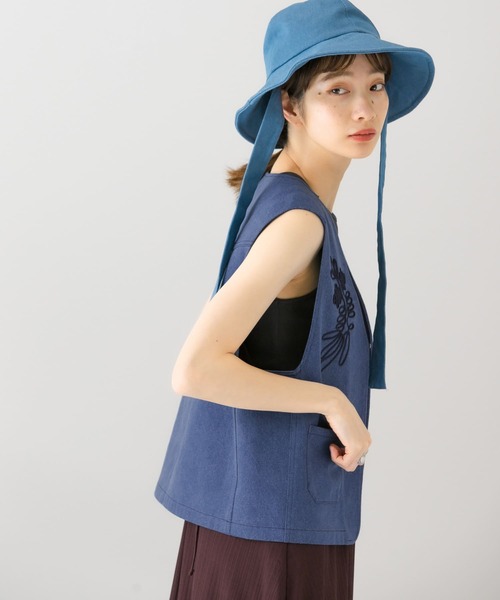 KBF（ケイビーエフ）の「刺繍デニムコンパクトベスト（ベスト・レディース・ブルー/ライトブルー・ONE）」の17枚目の写真