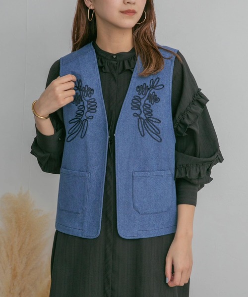 KBF（ケイビーエフ）の「刺繍デニムコンパクトベスト（ベスト・レディース・ブルー/ライトブルー・ONE）」の21枚目の写真