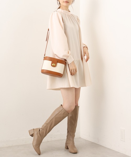 one after another NICE CLAUP(ワンアフターアナザーナイスクラップ)の「配色レザーバケツ型ショルダーバッグ(ショルダーバッグ・レディース・アイボリー・FREE)」の4枚目の写真