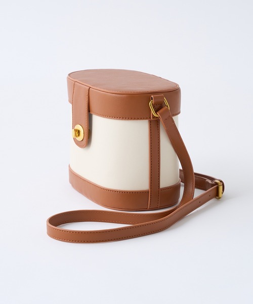 one after another NICE CLAUP(ワンアフターアナザーナイスクラップ)の「配色レザーバケツ型ショルダーバッグ(ショルダーバッグ・レディース・アイボリー・FREE)」の9枚目の写真