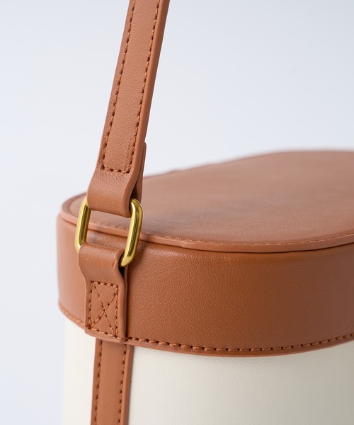 one after another NICE CLAUP(ワンアフターアナザーナイスクラップ)の「配色レザーバケツ型ショルダーバッグ(ショルダーバッグ・レディース・アイボリー・FREE)」の13枚目の写真