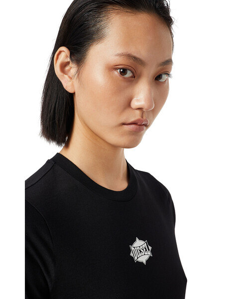 DIESEL（ディーゼル）の「レディース Tシャツ 半袖 クルーネック レギュラーフィット ロゴ（Tシャツ/カットソー・レディース・ホワイト/ブラック・SMALL/MEDIUM/LARGE/X-SMALL）」の6枚目の写真