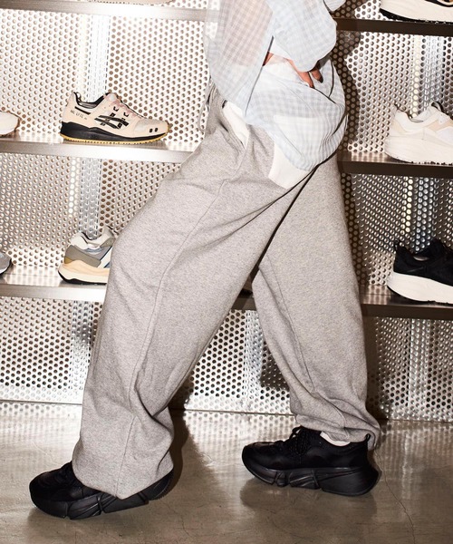 atmos pink(アトモスピンク)の「atmos pink 配色オーバーサイズスウェットパンツ(スウェットパンツ・レディース・ブラック/グレー/カーキ・FREE)」の20枚目の写真