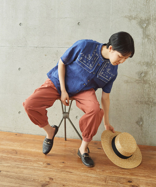 PAR ICI（パーリッシィ）の「ハンカチ刺繍 半袖リネンブラウス