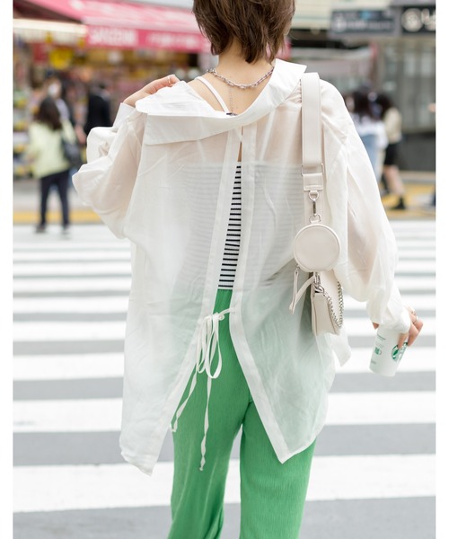 SpRay(スプレイ)の「BACKスリットシアーシャツ(シャツ/ブラウス・レディース・ホワイト/ブラック/ベージュ/パープル/ピンク/イエロー・FREE)」の2枚目の写真