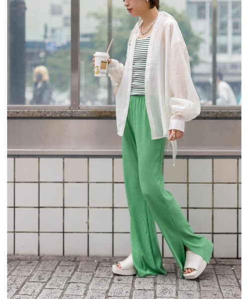 SpRay(スプレイ)の「BACKスリットシアーシャツ(シャツ/ブラウス・レディース・ホワイト/ブラック/ベージュ/パープル/ピンク/イエロー・FREE)」の7枚目の写真