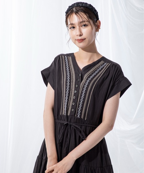 MILLION CARATS（ミリオンカラッツ）の「トレンドのティアードシルエットで存在感を放つ刺繍ティアードワンピース（ワンピース・レディース・ブラウン/オフホワイト/ブラック・FREE）」の16枚目の写真