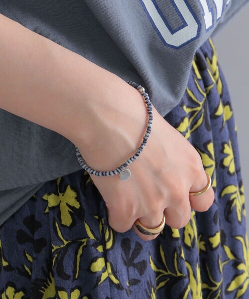 SHIPS（シップス）の「SHIPS: ホーン ビーズ ブレスレット（ブレスレット・メンズ・ブラック/ナチュラル/ブルー・ONE SIZE）」の3枚目の写真