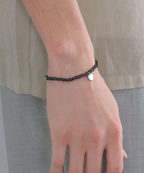 SHIPS（シップス）の「SHIPS: ホーン ビーズ ブレスレット（ブレスレット・メンズ・ブラック/ナチュラル/ブルー・ONE SIZE）」の2枚目の写真