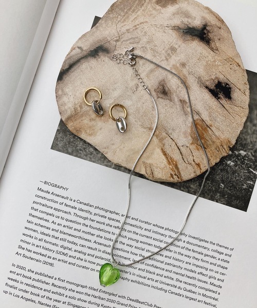 AS KNOW AS plus（アズノゥアズプラス）の「●ガラスハート スネークチェーンネックレス（ネックレス・レディース・ホワイト系その他/ブラウン系その他/グリーン系その他・FREE）」の17枚目の写真