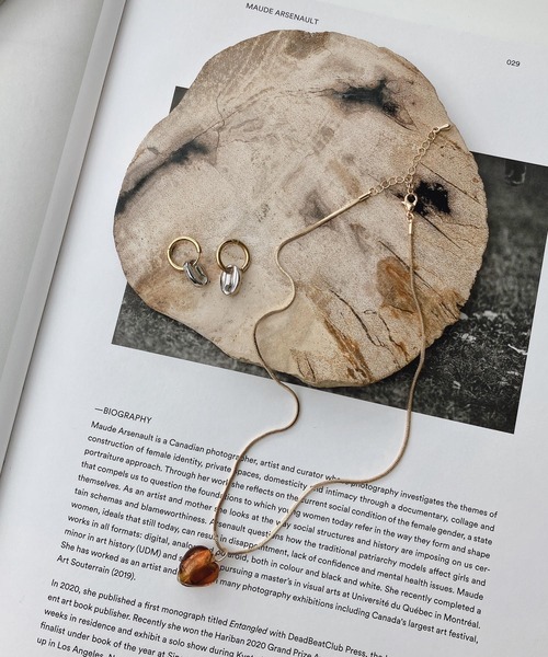 AS KNOW AS plus（アズノゥアズプラス）の「●ガラスハート スネークチェーンネックレス（ネックレス・レディース・ホワイト系その他/ブラウン系その他/グリーン系その他・FREE）」の8枚目の写真