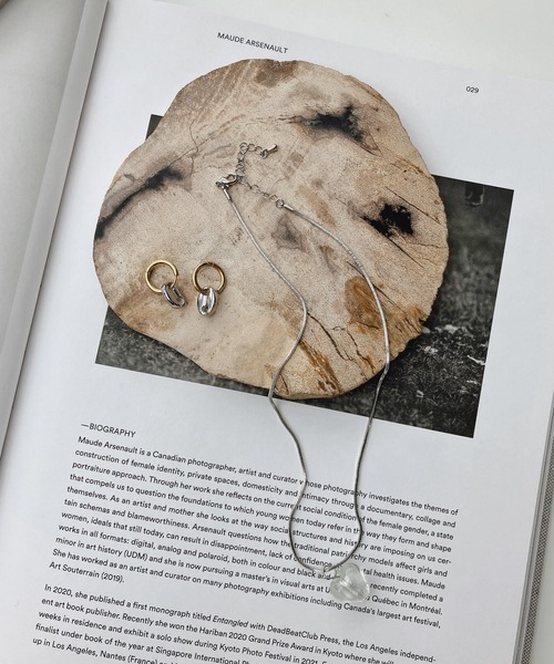 AS KNOW AS plus（アズノゥアズプラス）の「●ガラスハート スネークチェーンネックレス（ネックレス・レディース・ホワイト系その他/ブラウン系その他/グリーン系その他・FREE）」の6枚目の写真