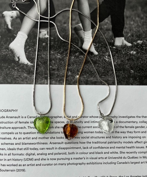 AS KNOW AS plus（アズノゥアズプラス）の「●ガラスハート スネークチェーンネックレス（ネックレス・レディース・ホワイト系その他/ブラウン系その他/グリーン系その他・FREE）」の20枚目の写真