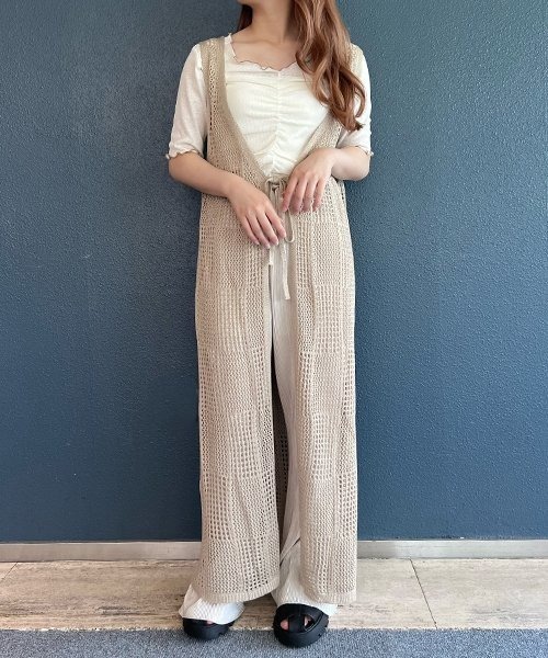 AS KNOW AS PINKY（アズノゥアズピンキー）の「ナチュラルムードなロングジレ（ベスト・レディース・ブラック/ベージュ/オフホワイト・FREE）」の3枚目の写真