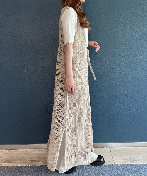 AS KNOW AS PINKY（アズノゥアズピンキー）の「ナチュラルムードなロングジレ（ベスト・レディース・ブラック/ベージュ/オフホワイト・FREE）」の10枚目の写真